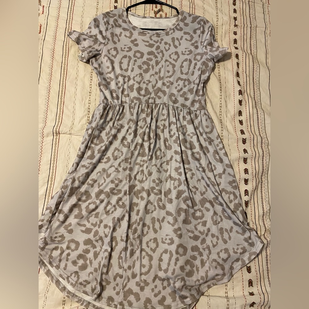 Boutique leopard dress, new never worn